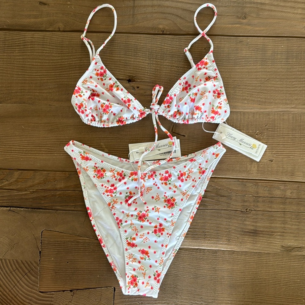 ‘JUST ONE LOOK’ Set